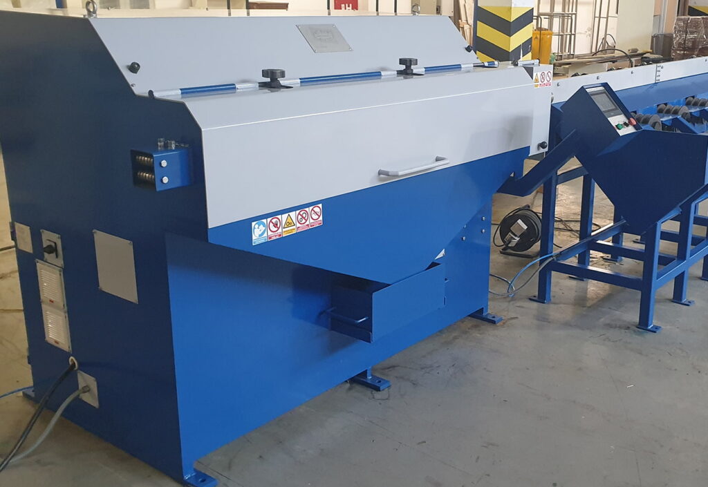 IS-10 straightening and cutting machine used for wire diameter from 4 to 10 mm with roto speaner.
IS-5 straightening and cutting machine used for wire diameter from 2 to 5 mm with roto speaner.