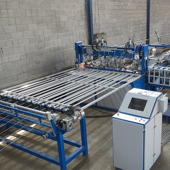 Wire mesh welding machine, line wires from bars, cross wire from coil, without turner. Used for wire mesh welding, with distance between line wires 150 and 200 mm, distance between cross wires from 50 to 250 mm and wire diameter from 4 to 8 mm.