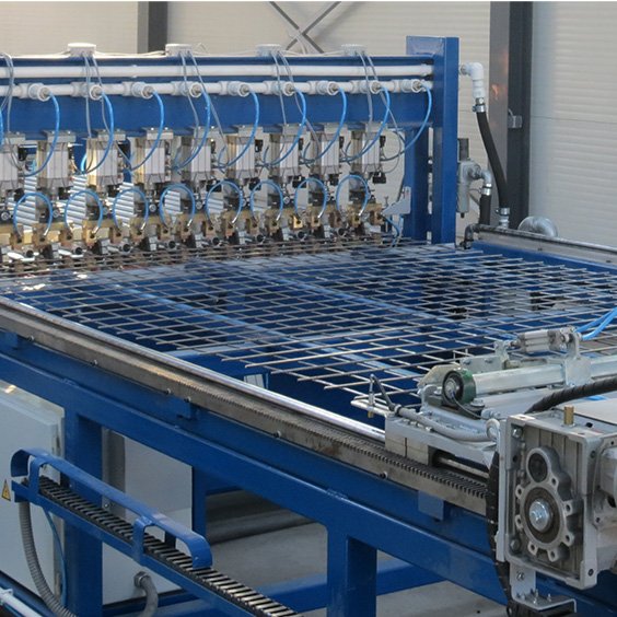 Wire mesh welding machine, line wires from bars, cross wire from coil, with turner. Used for wire mesh welding, with distance between line wires 100 and 150 mm, distance between cross wires from 50 to 250 mm and wire diameter from 4 to 10 mm.