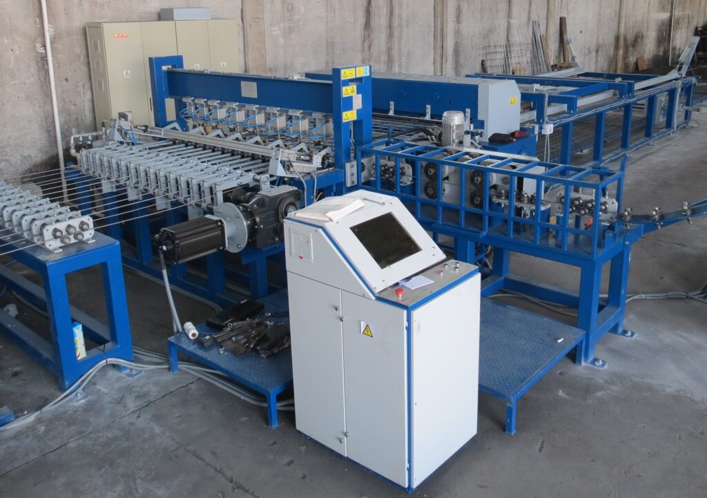 Full automatic wire mesh welding machine with line and cross wires from coils.